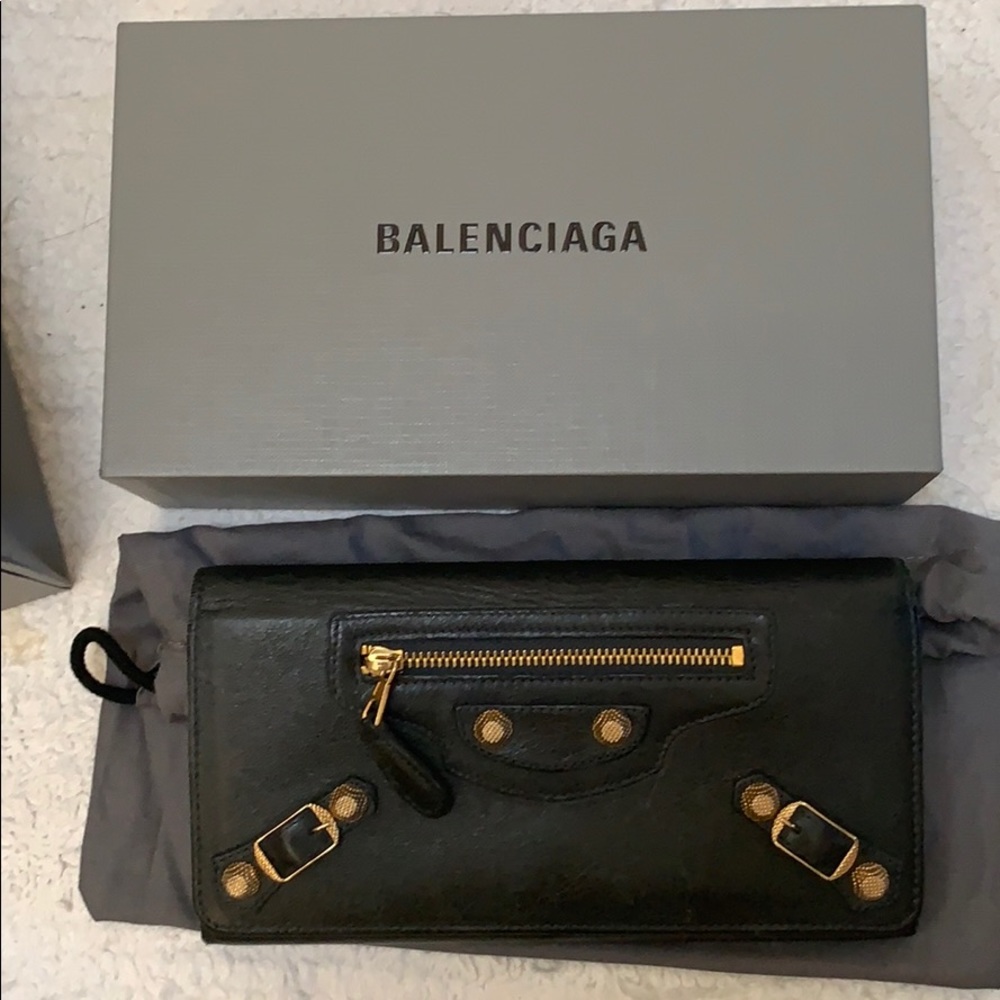 Great condition Balenciaga wallet in dark green